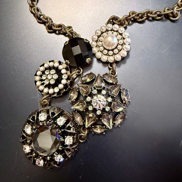 Vintage Lia Sophia Brass Tone Crystal Pearl Bib Necklace - Picture 4 of 8